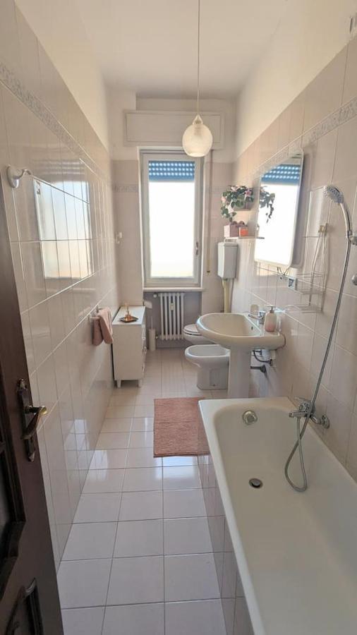 Apartamento La Terrazza Del Re Vercelli Exterior foto