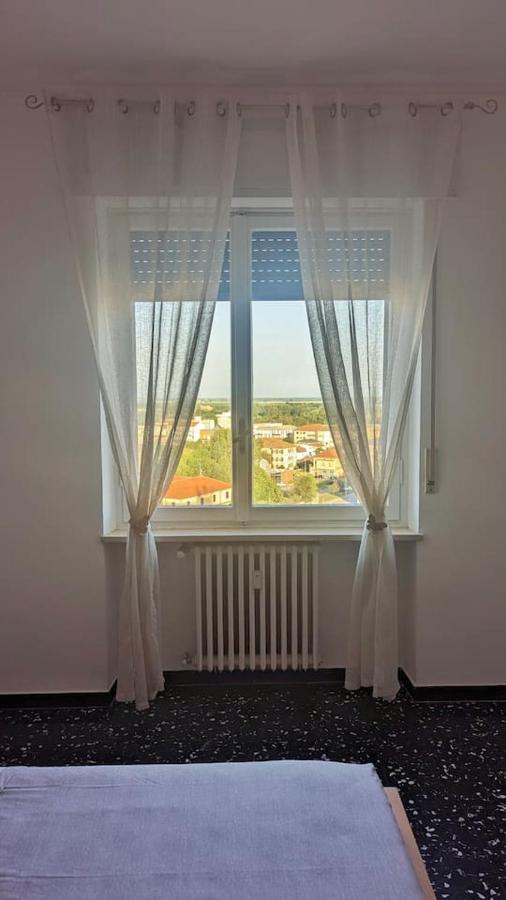 Apartamento La Terrazza Del Re Vercelli Exterior foto