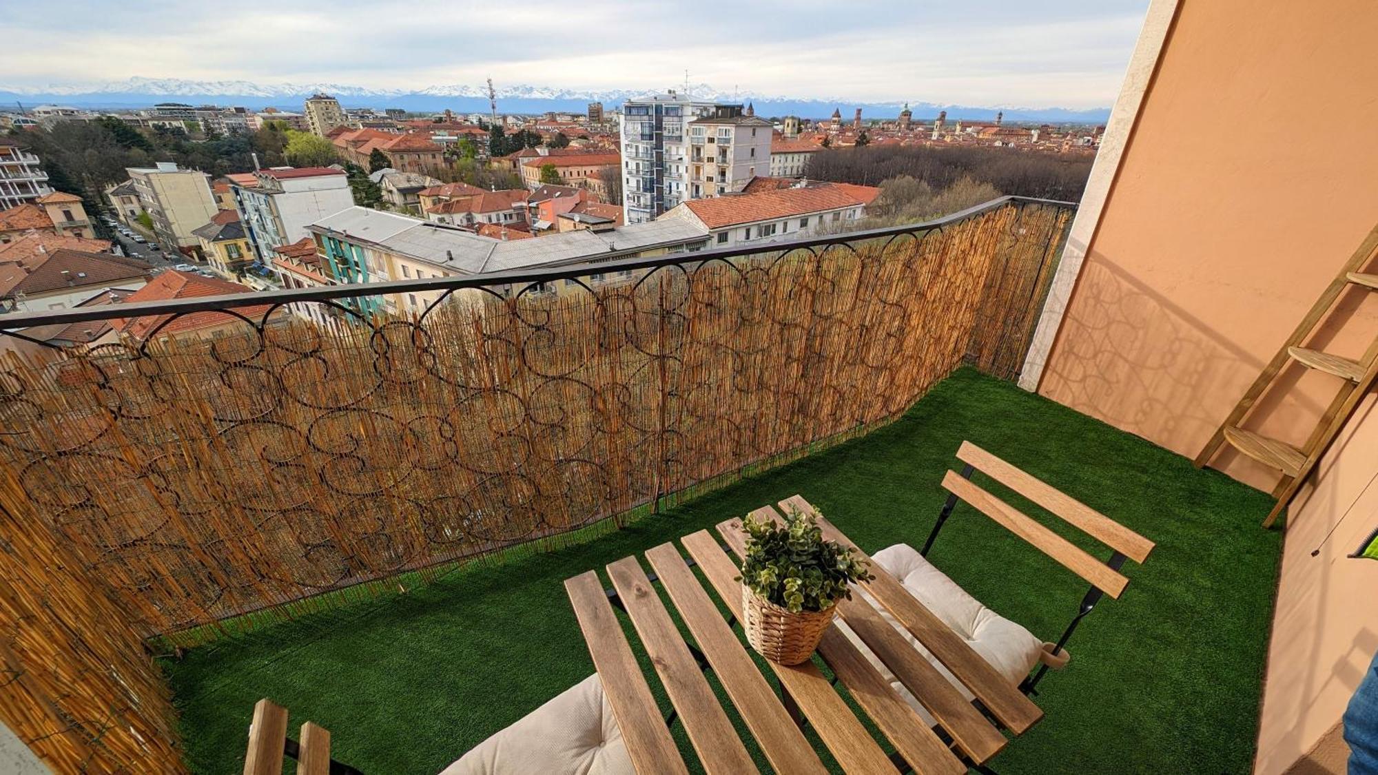 Apartamento La Terrazza Del Re Vercelli Exterior foto